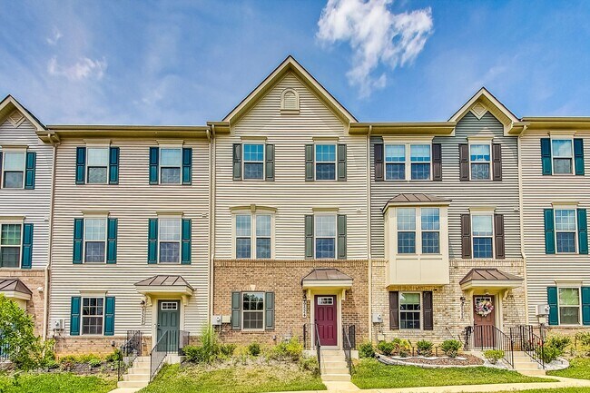 Primary Photo - Meticulously Maintained 3 bedroom, 2.5 bat...