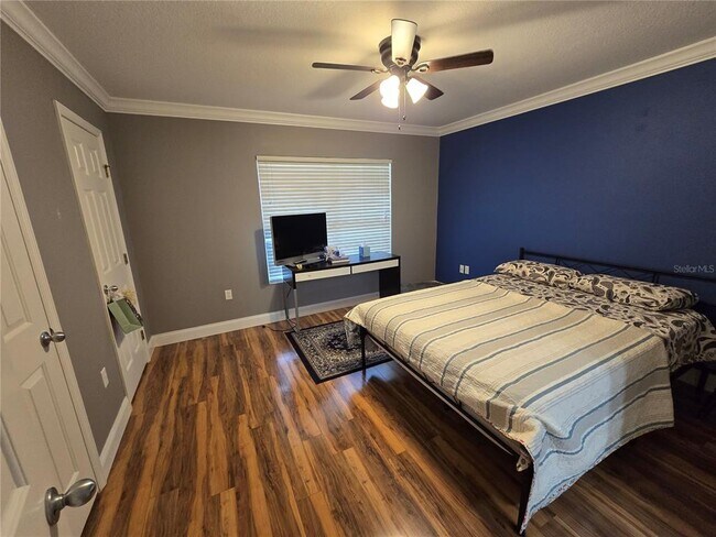 Building Photo - 2636 SW 35th Pl