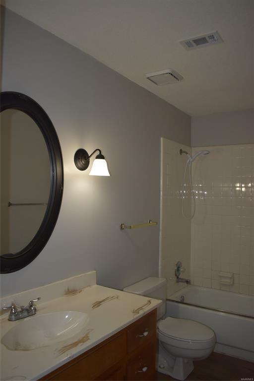 Building Photo - 3001 Sutton Dr