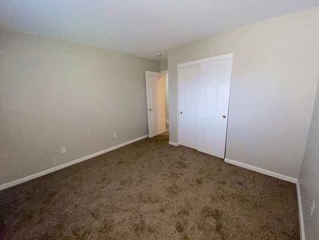 Building Photo - Sky Vista in Stead - Single Story Home with Fireplace and Mountain Views