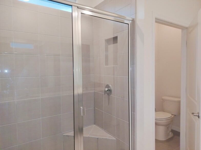 Building Photo - 5240 Sunshine Dr