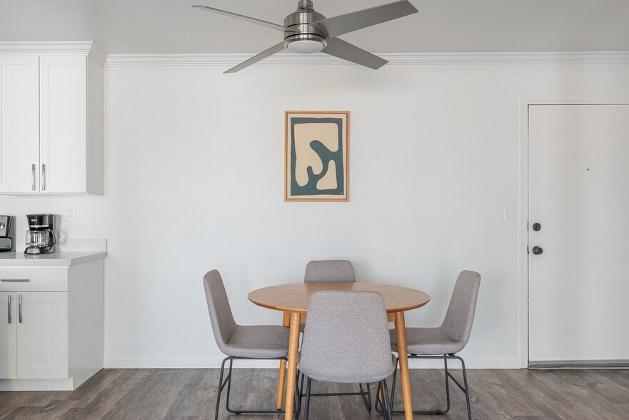 Building Photo - 141 Wellesley Cres