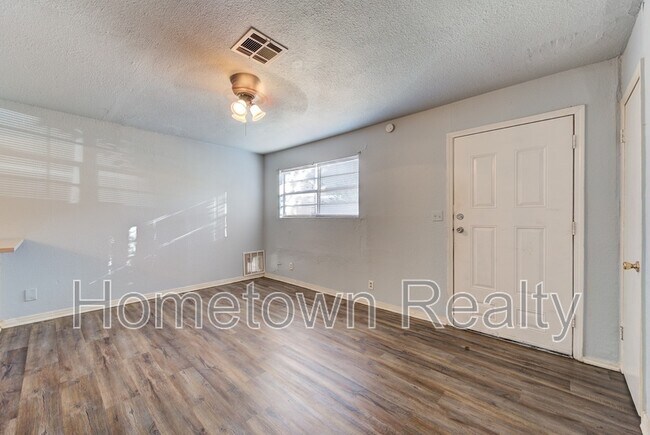 Building Photo - 9809 N McKinley Ave