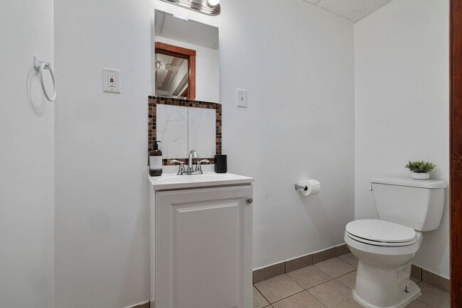 Building Photo - 163 Silver Lake Rd