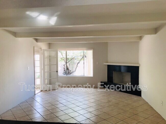 Building Photo - 7742 E Tanque Verde Ln