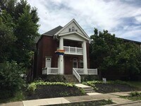 Building Photo - 705 Bryden Rd