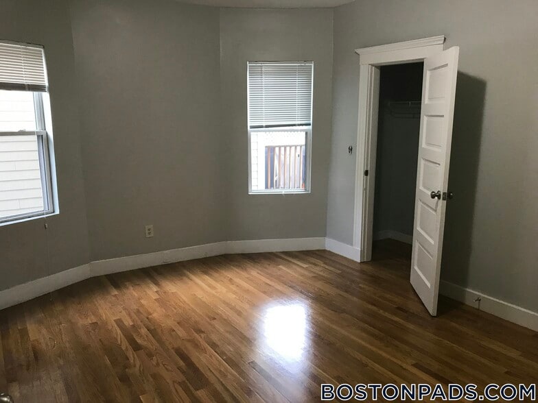 Building Photo - 109 Pleasant St