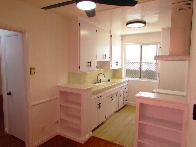 Building Photo - 1756 N Gramercy Pl