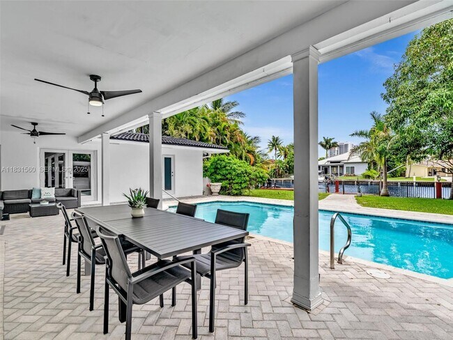 Building Photo - 413 Tamarind Dr