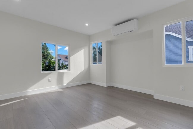 Building Photo - 4059 Denker Ave