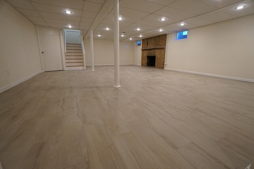 Building Photo - 28W383 Behrs Circle Dr S