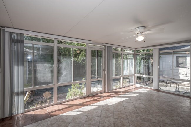 Building Photo - 832 Coolidge Dr