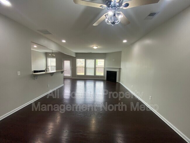 Building Photo - 1640 Putnam Pl