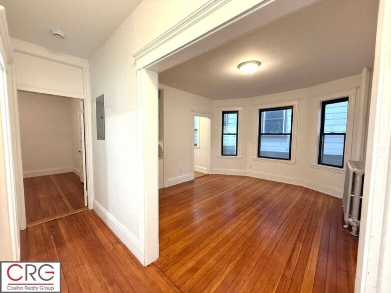 Building Photo - 19 University Rd