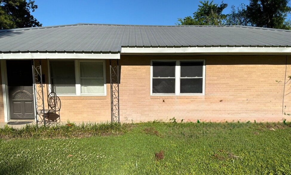 Building Photo - 165 S Donmoor Ave
