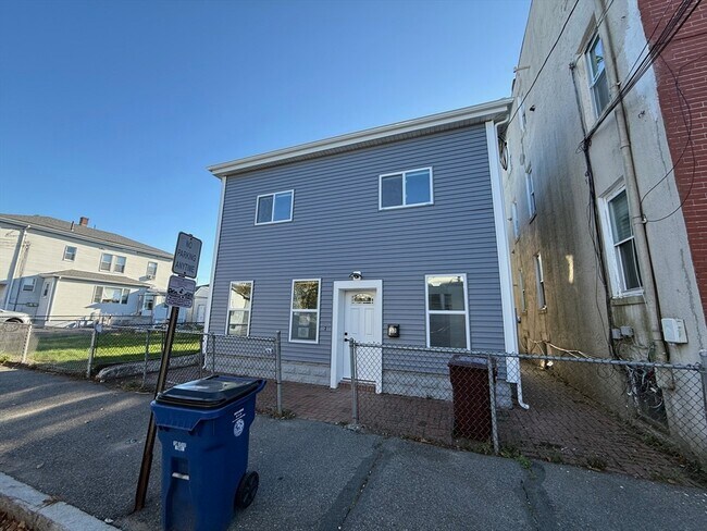 Primary Photo - 33 Elmwood St