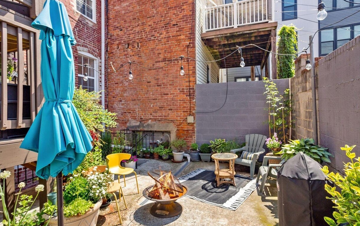 Shared patio - 650 Newton Pl NW