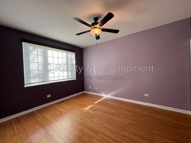 Building Photo - 159 Shorewood Dr