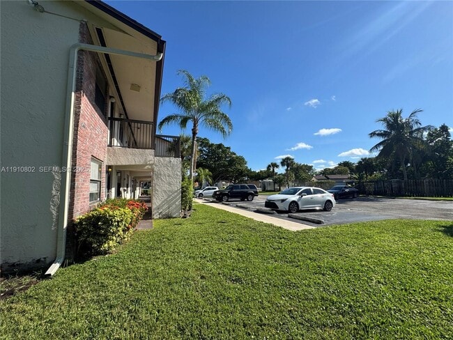 Building Photo - 6031 Shaker Wood Cir