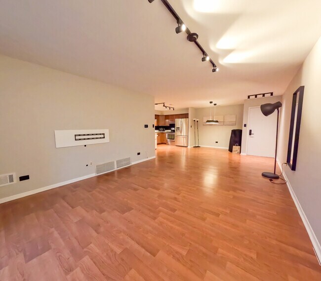 Building Photo - 7502 Farmingdale Dr
