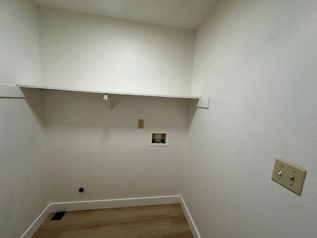 Building Photo - 3230 Wilma Dr