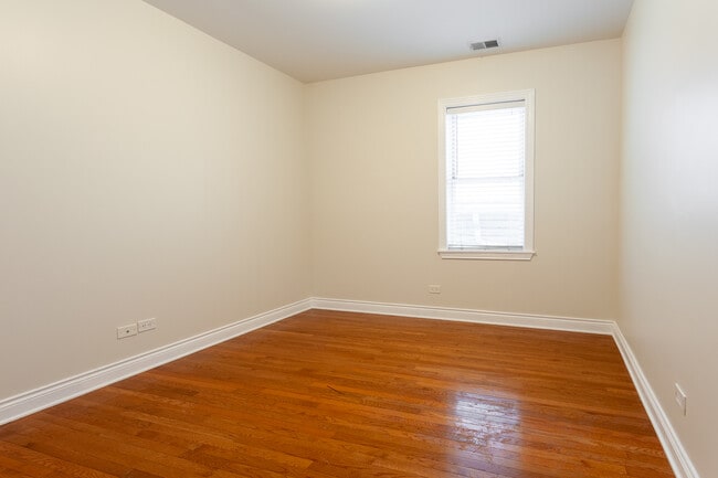 Building Photo - 4610 S Marshfield Ave