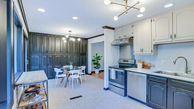 Kitchen - 15012 Olddale Rd