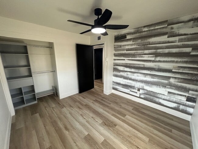 Building Photo - 2324 S Sallee St