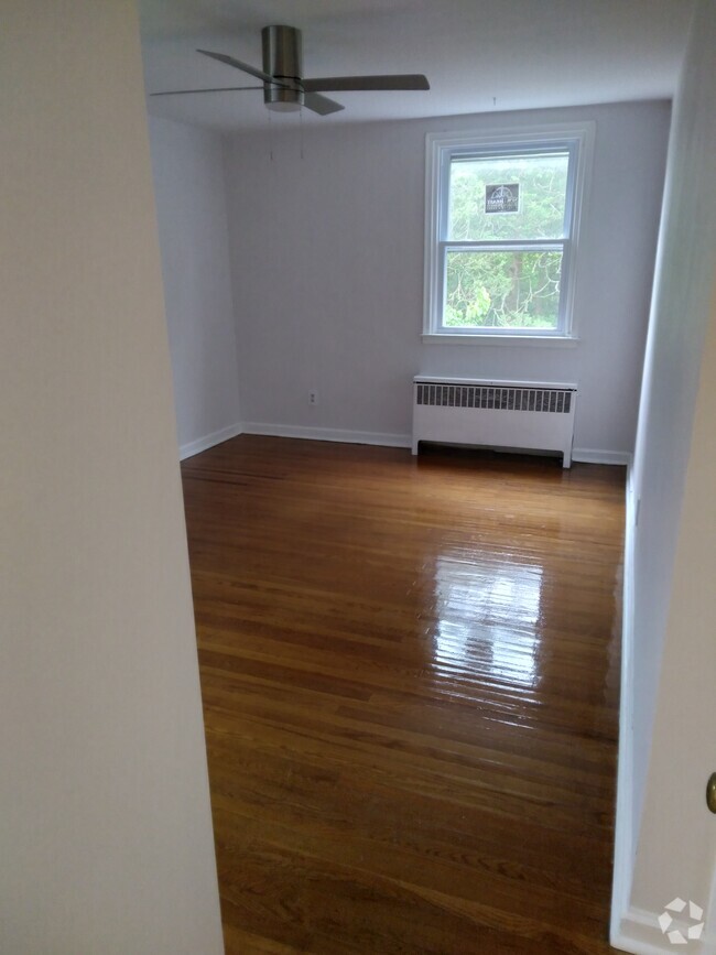 Building Photo - 8244 Mansfield Ave