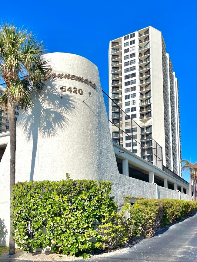 Building Photo - 5420 N Ocean Dr