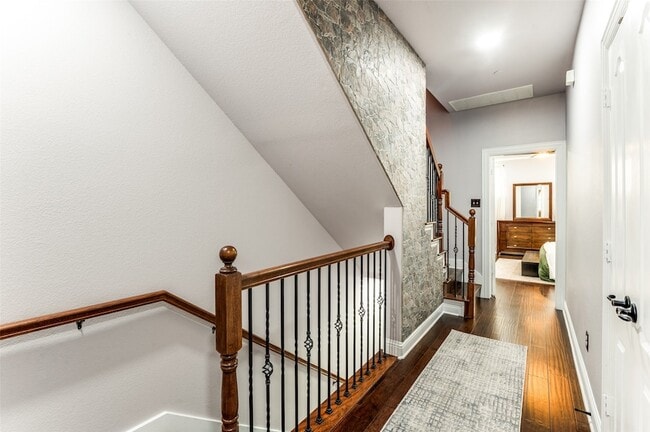 Building Photo - 5707 Headquarters Dr