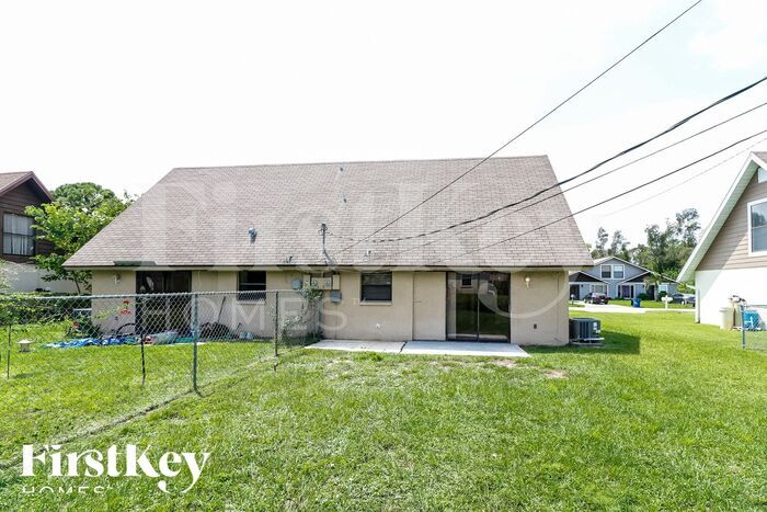 Building Photo - 17395 Dumont Dr