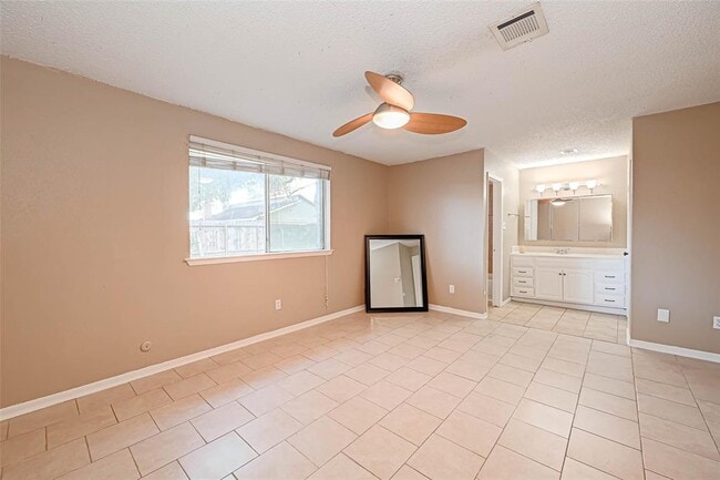 Building Photo - 21631 Park Villa Dr
