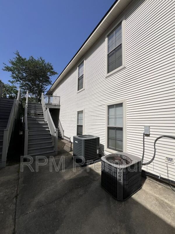 Building Photo - 38035 Post Office Rd