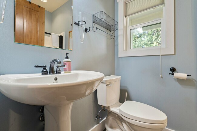 Building Photo - 37909 Theo Ln