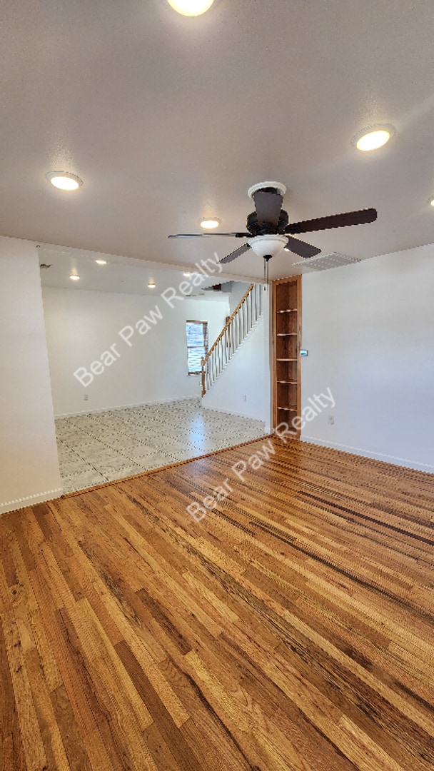Building Photo - 1007 W 29th St