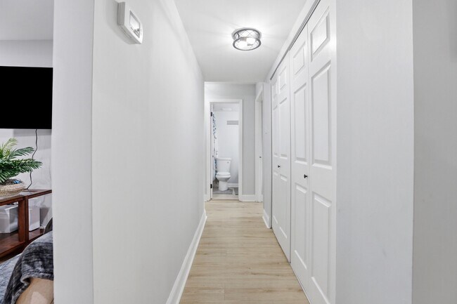 Building Photo - 742 Quince Orchard Blvd