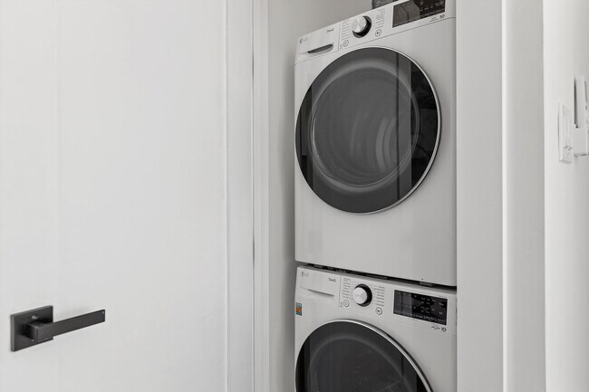 Building Photo - 1726 H St NE