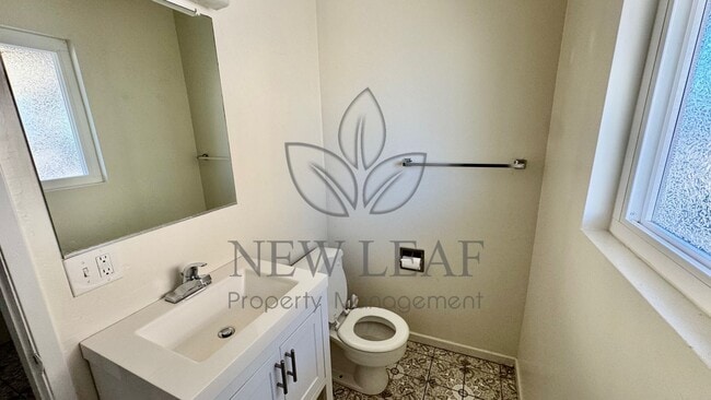 Building Photo - 970 W 14th St