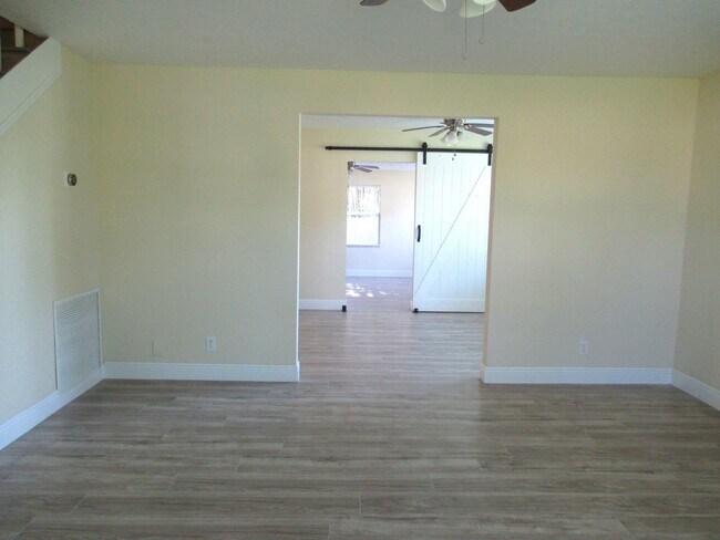 Building Photo - 5310 Palm Dr