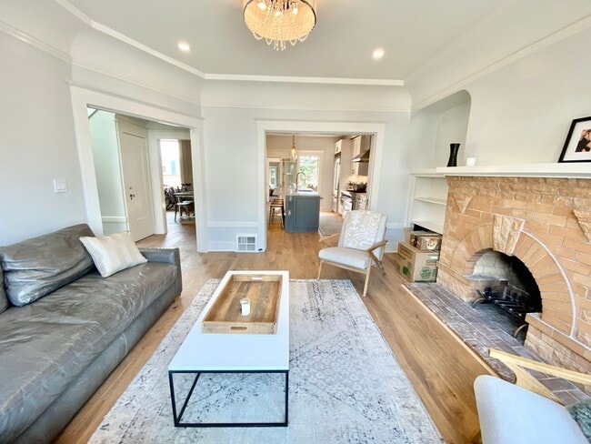 Building Photo - Gorgeous Richmond Home w/Deck and Yard