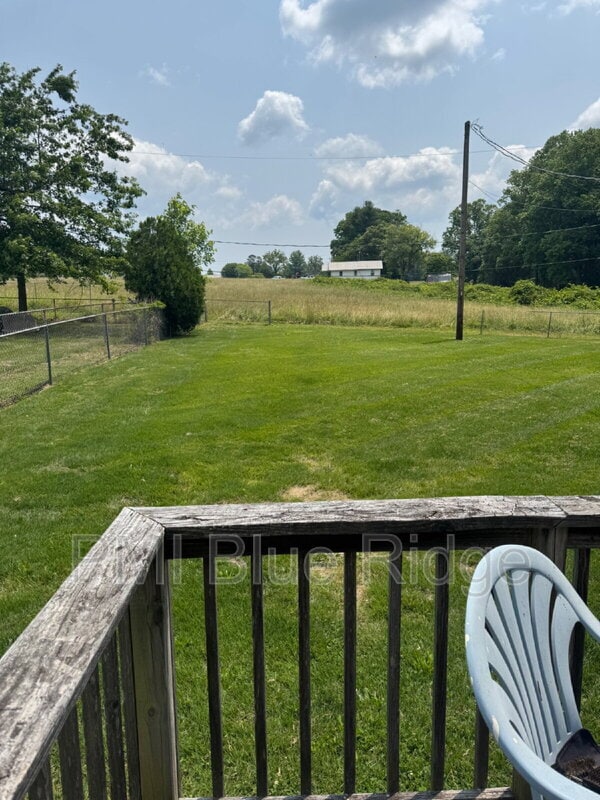 Building Photo - 10 Laurel Brook Dr