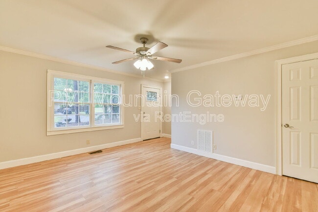 Building Photo - 42-56 Greenwood Cir
