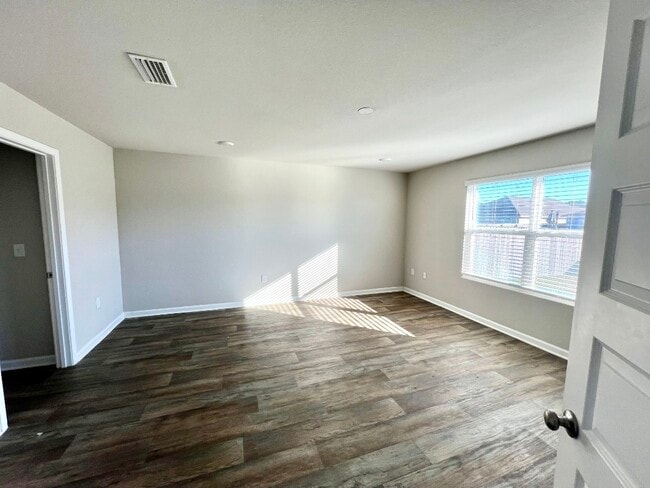 Building Photo - Burnston