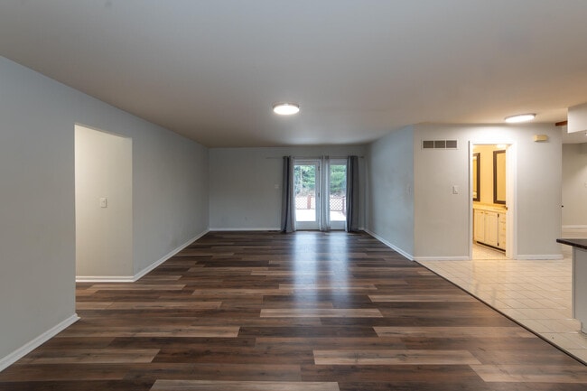 Building Photo - 46105 W Seven Mile Rd