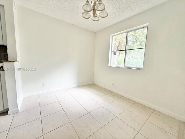 Building Photo - 9755 Westview Dr