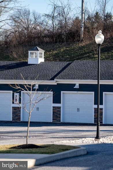 Building Photo - 1014 Admiral Ln