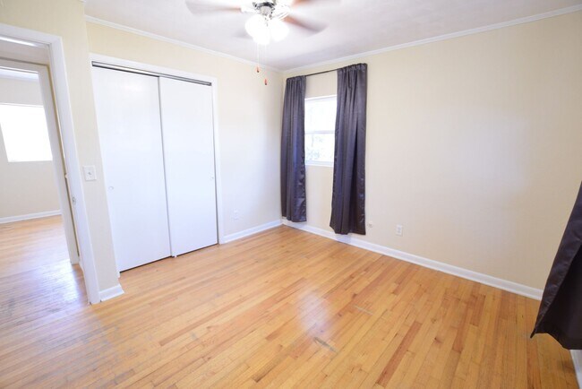 Building Photo - Charming 3-Bedroom Home with Huge Fenced Y...