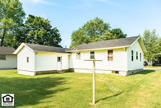 Building Photo - Newly remodeled 2 bedroom home!