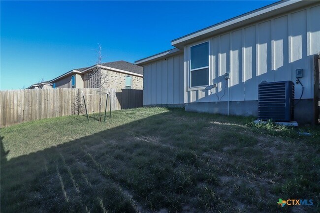 Building Photo - 5005 Rose Gdn Lp